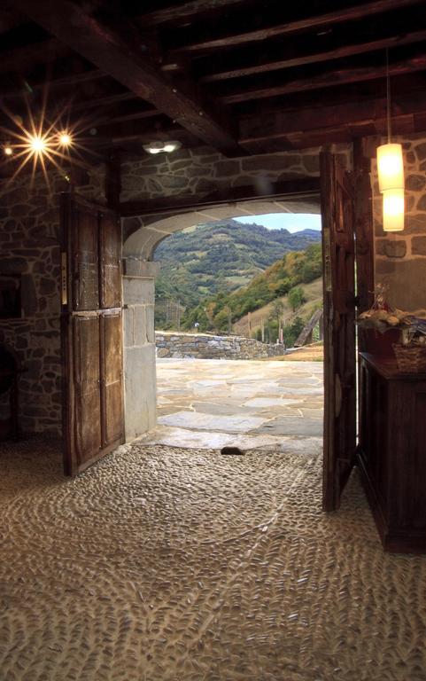 Casona De El Castaniu Hotel Serrapio Eksteriør billede