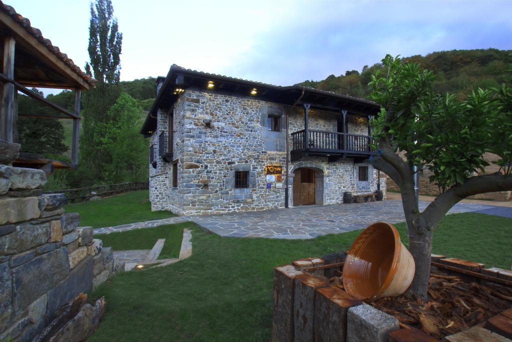 Casona De El Castaniu Hotel Serrapio Eksteriør billede
