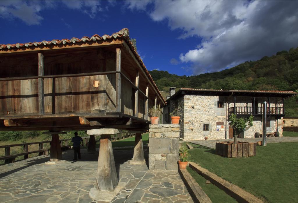 Casona De El Castaniu Hotel Serrapio Eksteriør billede